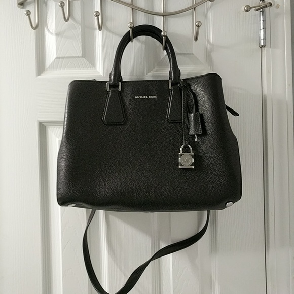 Michael Kors Handbags - NWOT! Beautiful Michael Kors bag